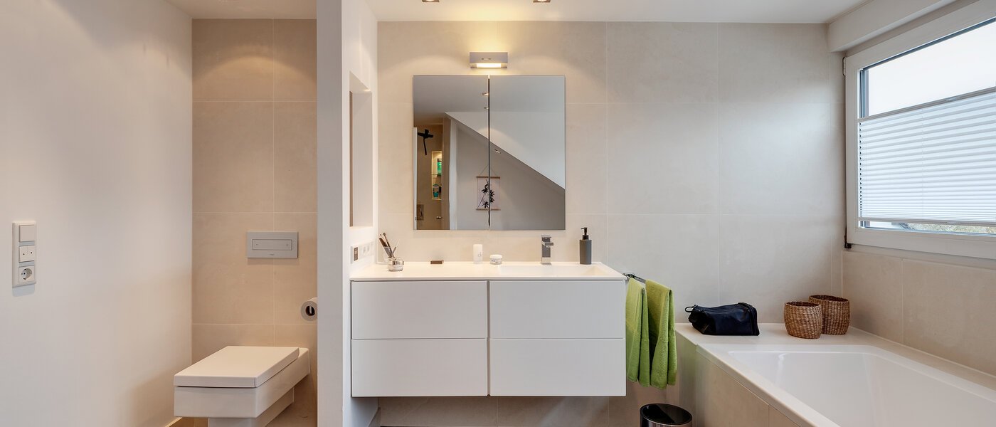 Dachgeschosswohnung München Lerchenau 02 Badezimmer 11948