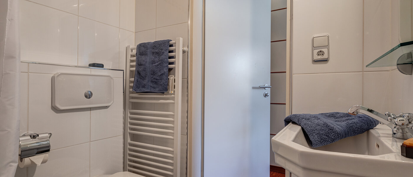 Dachgeschosswohnung München Oberföhring 03 Badezimmer 1205