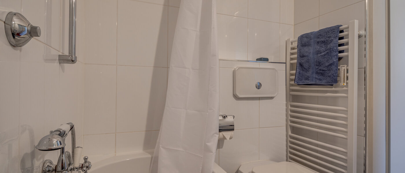 Dachgeschosswohnung München Oberföhring 04 Badezimmer 1205