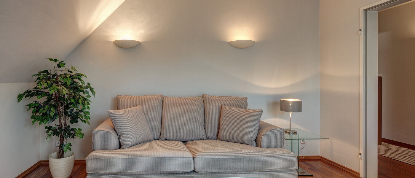 Dachgeschosswohnung München Oberföhring 01 Wohnzimmer 1205