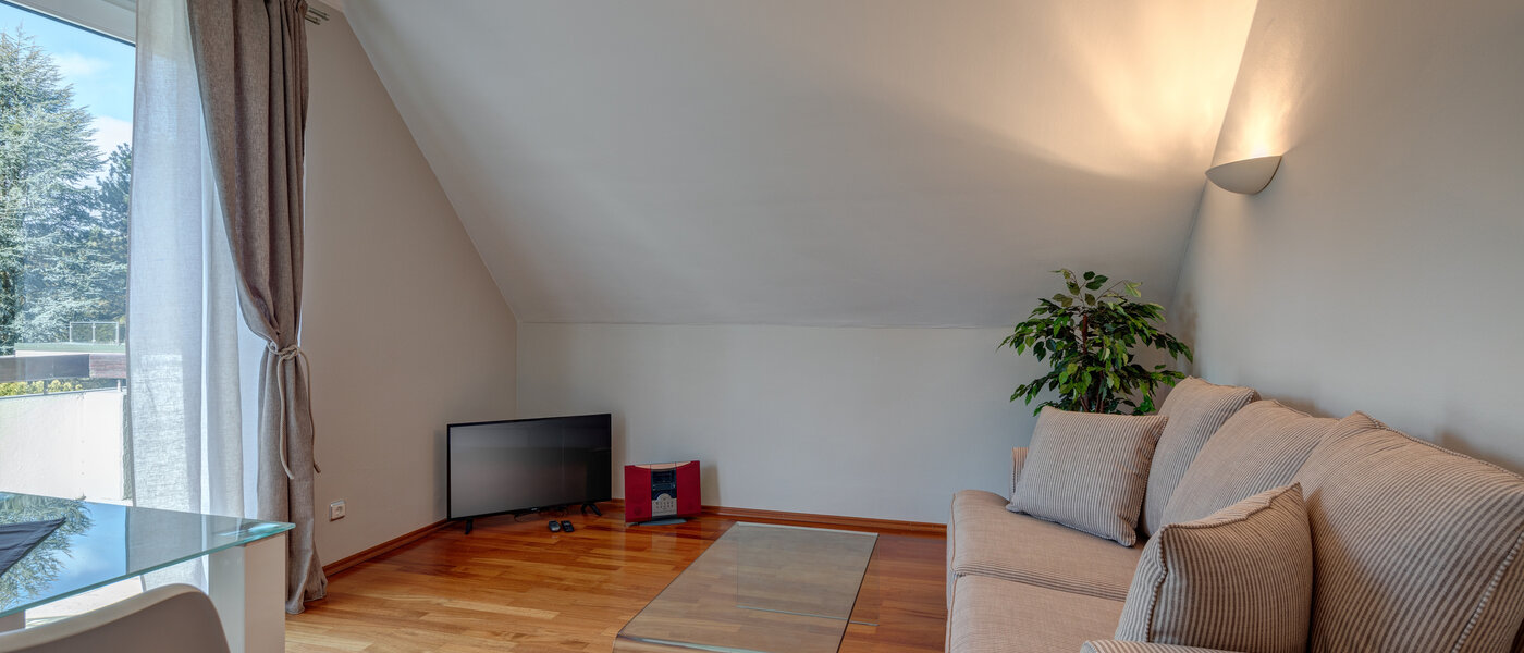 Dachgeschosswohnung München Oberföhring 03 Wohnzimmer 1205