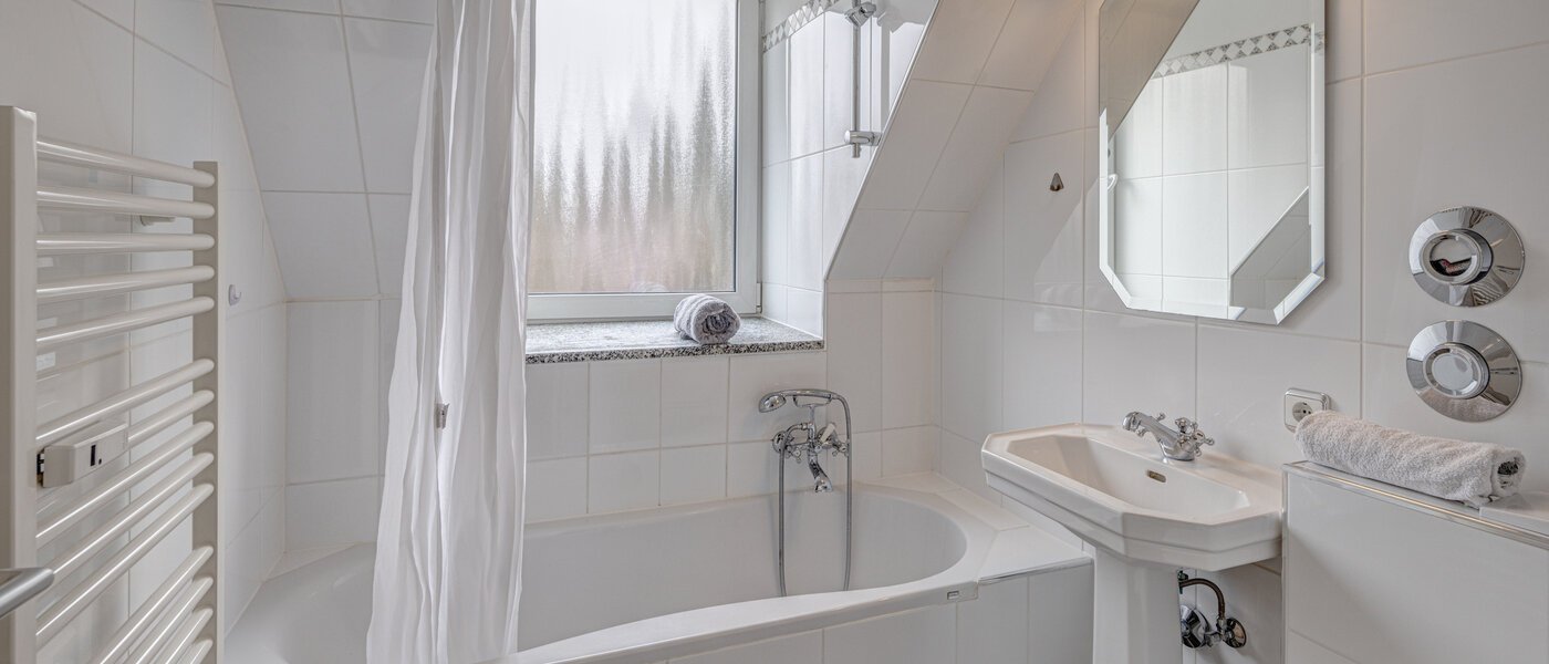 Dachgeschosswohnung München Oberföhring 01 Badezimmer 1206