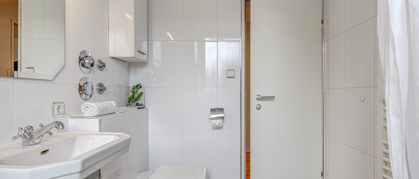 Dachgeschosswohnung München Oberföhring 02 Badezimmer 1206