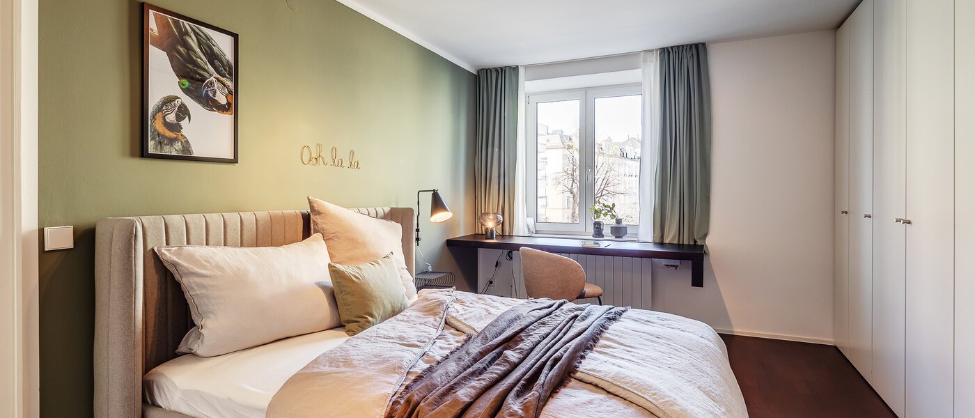 Wohnung München Schwabing 01 1. Schlafzimmer 12071