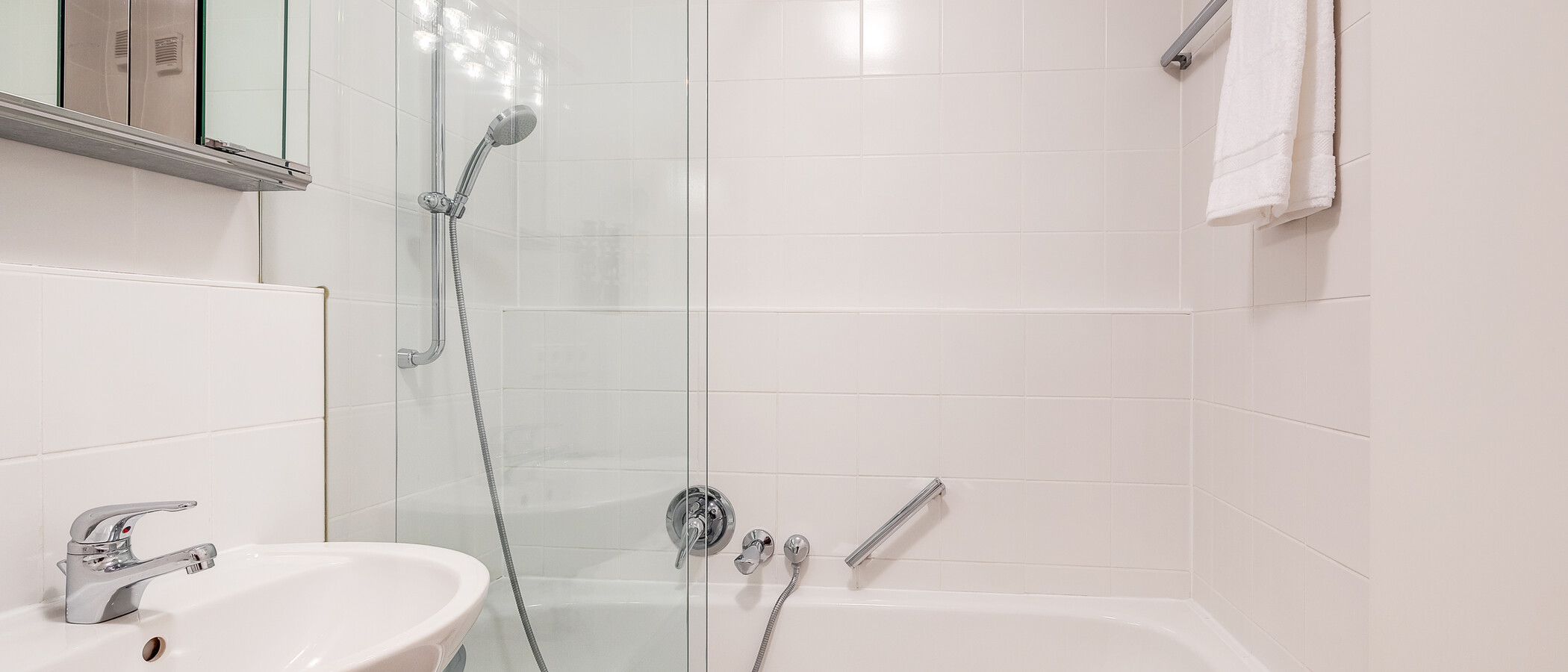Wohnung München Trudering 01 Badezimmer 12077