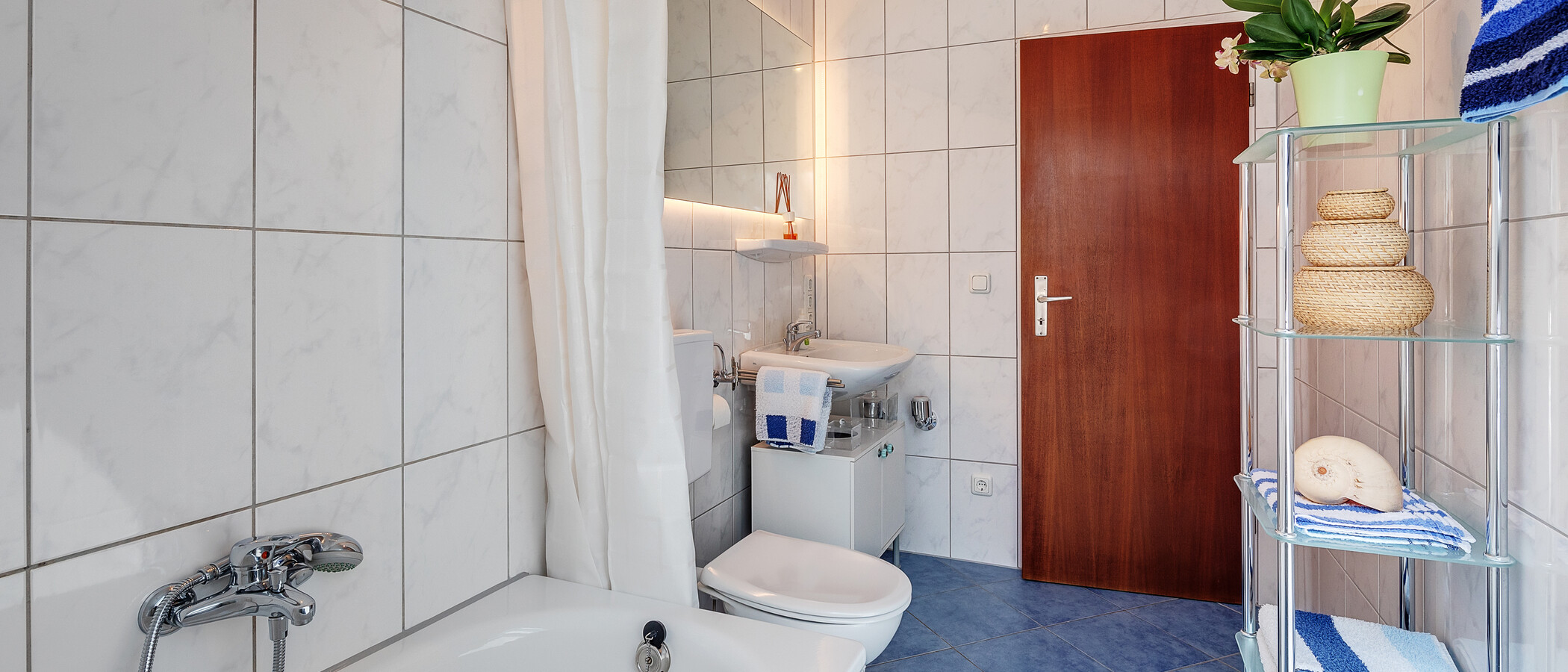 Dachgeschosswohnung München Waldperlach 02 Badezimmer 12208