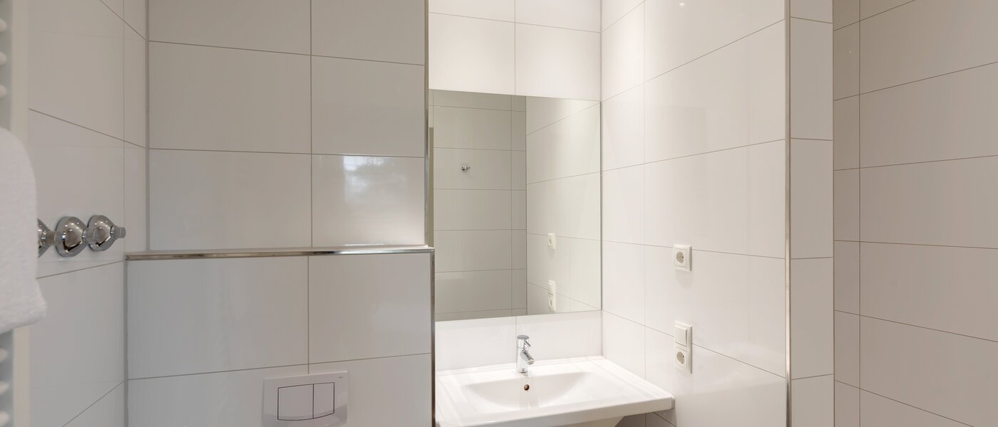 Wohnung Ismaning 01 Badezimmer 12383