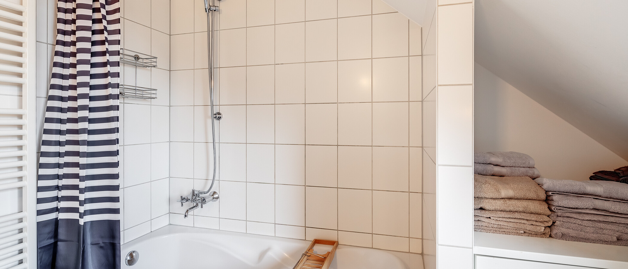 Dachgeschosswohnung München Nymphenburg 03 Badezimmer 12497