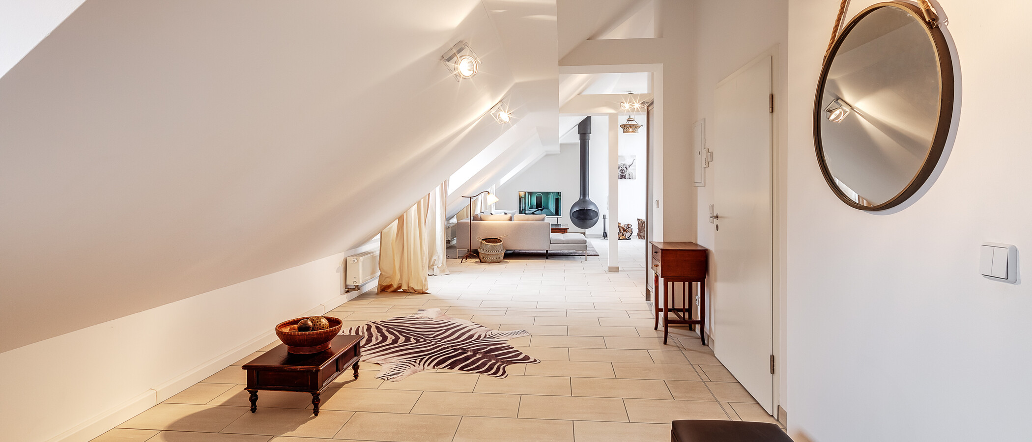 Dachgeschosswohnung München Nymphenburg 01 Flur/Gang 12497