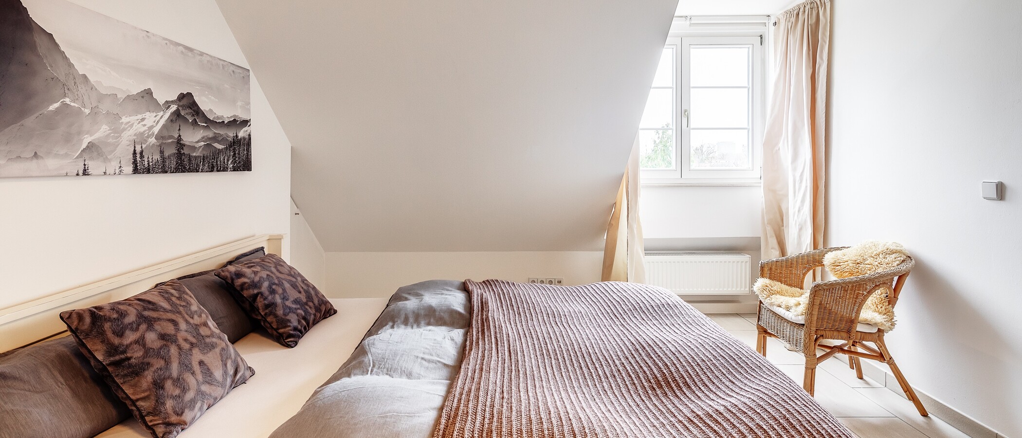 Dachgeschosswohnung München Nymphenburg 01 1. Schlafzimmer 12497