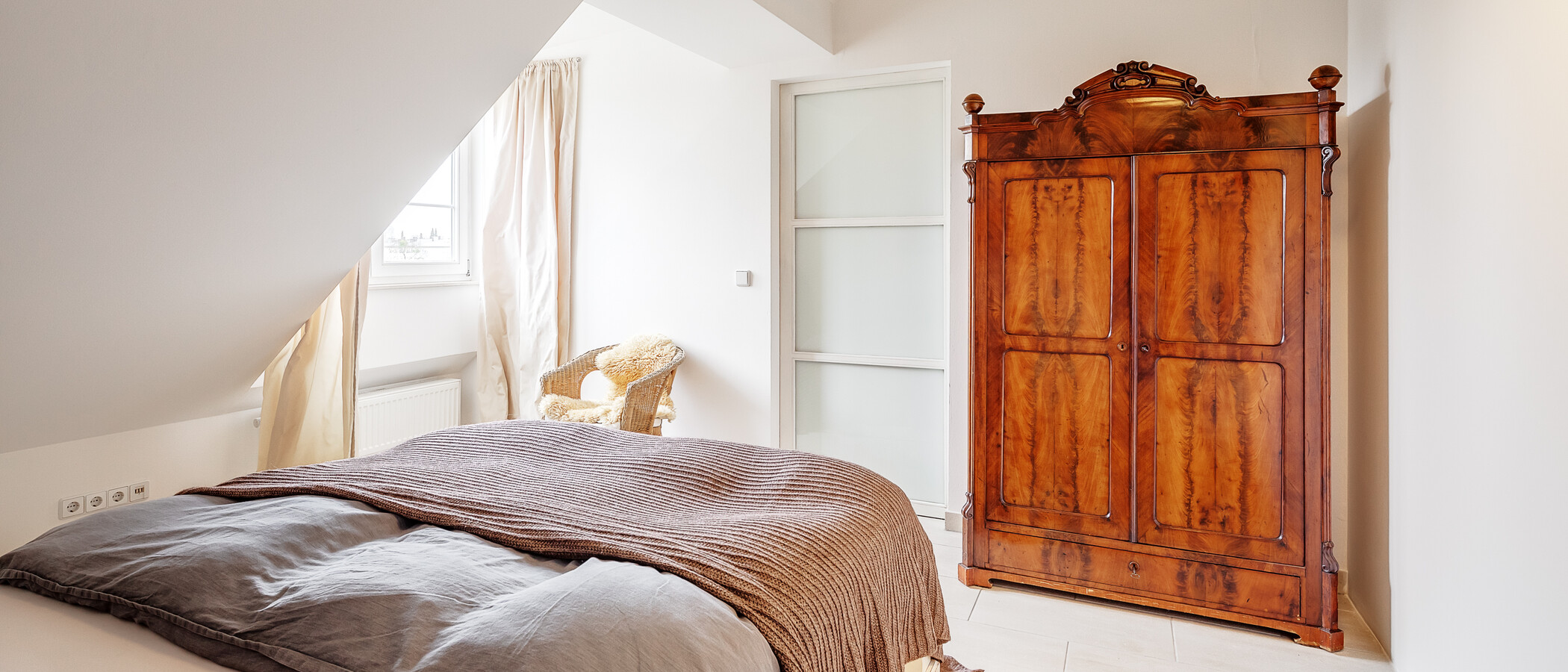 Dachgeschosswohnung München Nymphenburg 03 1. Schlafzimmer 12497