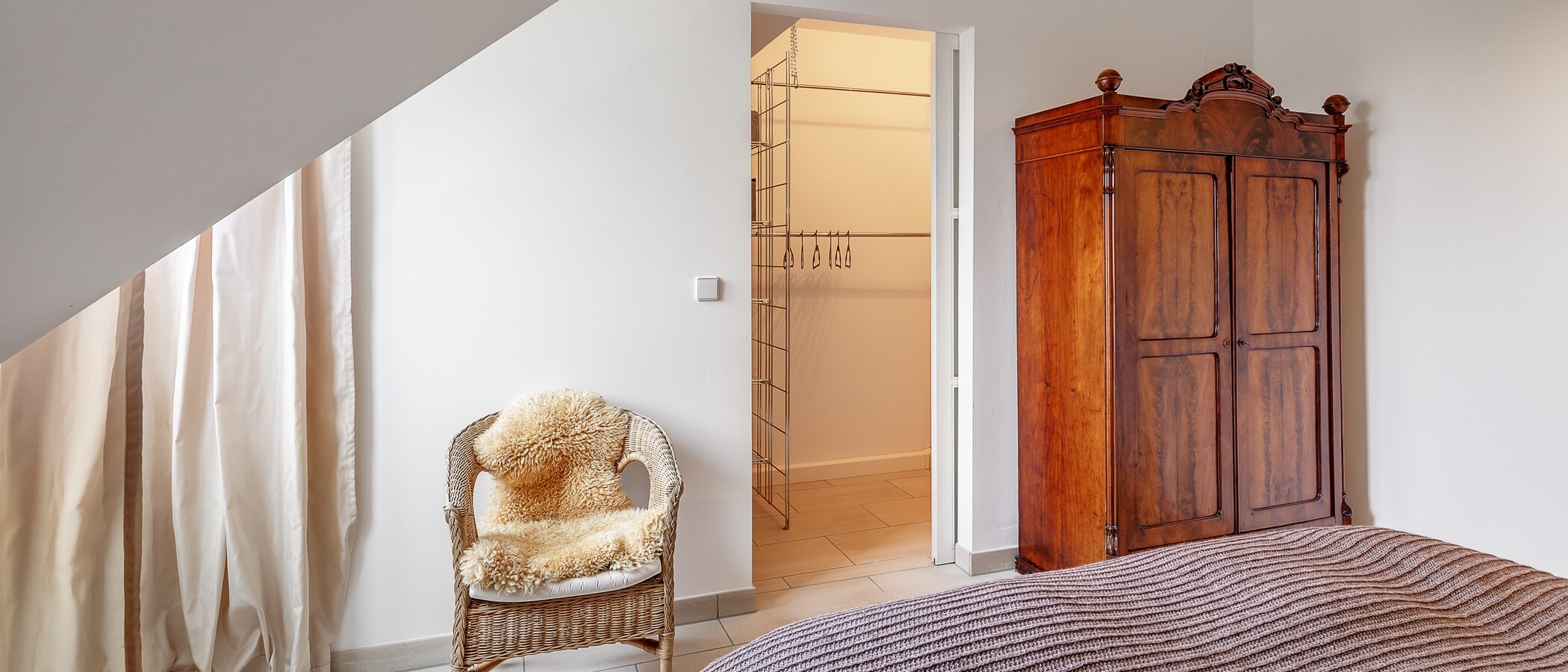 Dachgeschosswohnung München Nymphenburg 04 1. Schlafzimmer 12497
