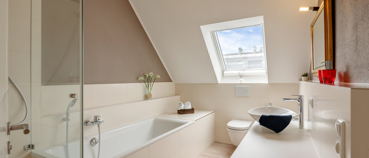 Dachgeschosswohnung München Lerchenau 01 Badezimmer 12556
