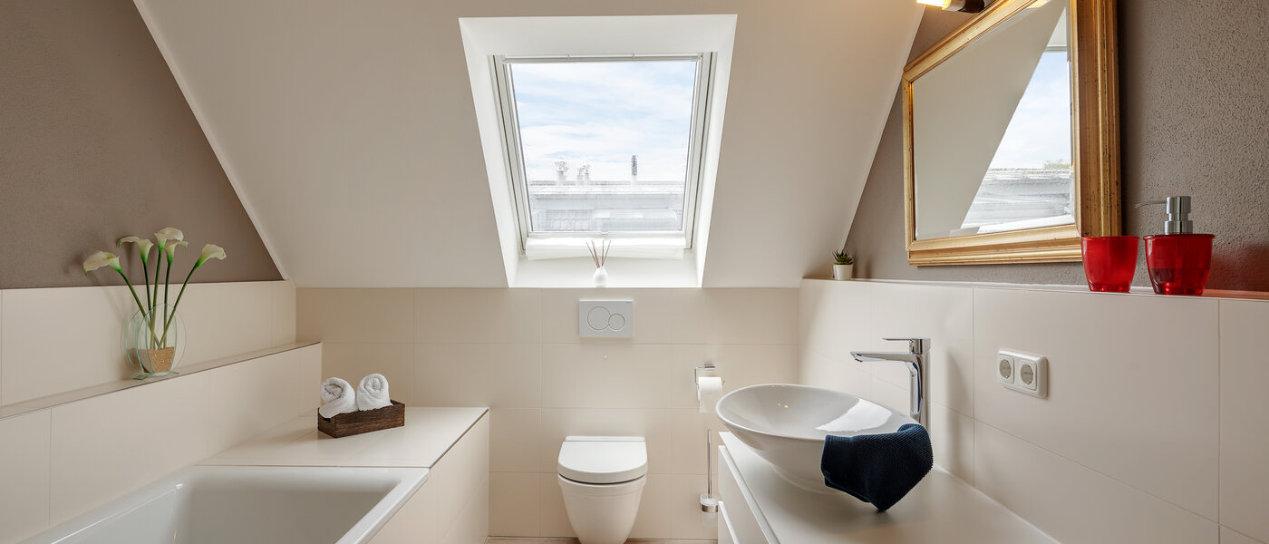 Dachgeschosswohnung München Lerchenau 02 Badezimmer 12556