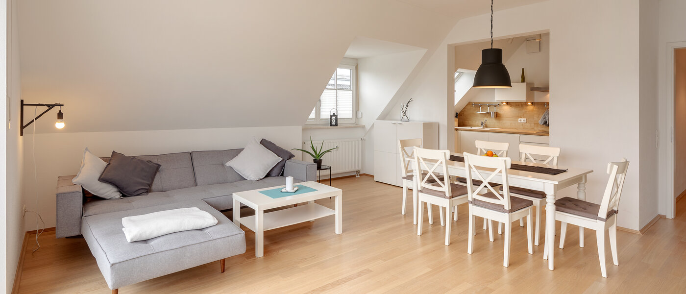 Dachgeschosswohnung München Lerchenau 01 Wohnbereich 12556