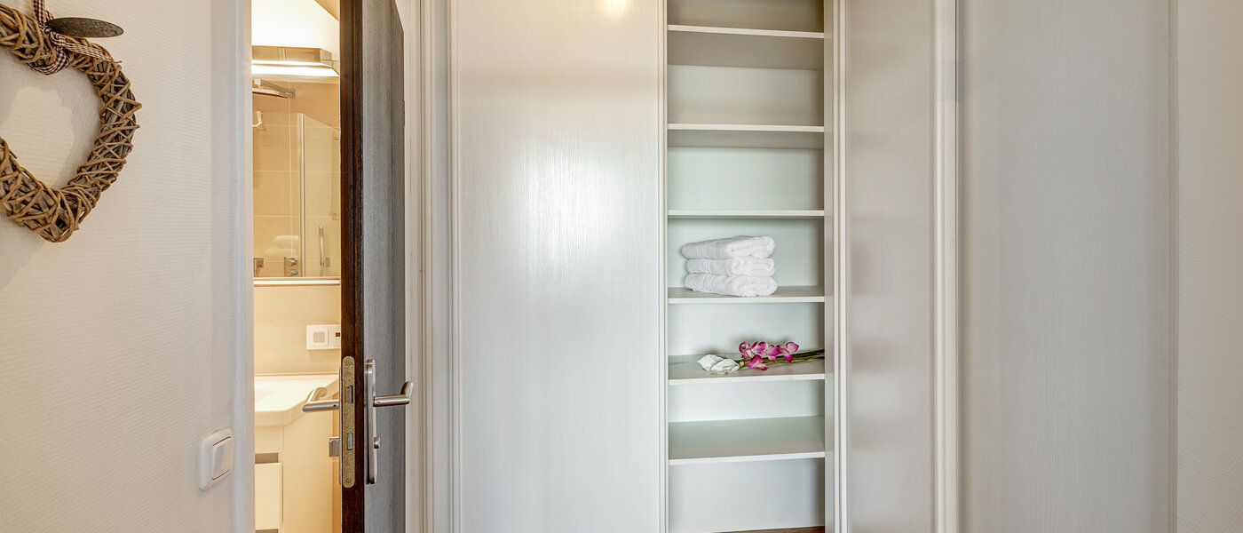 Wohnung München Arabellapark 01 Ankleide 12568