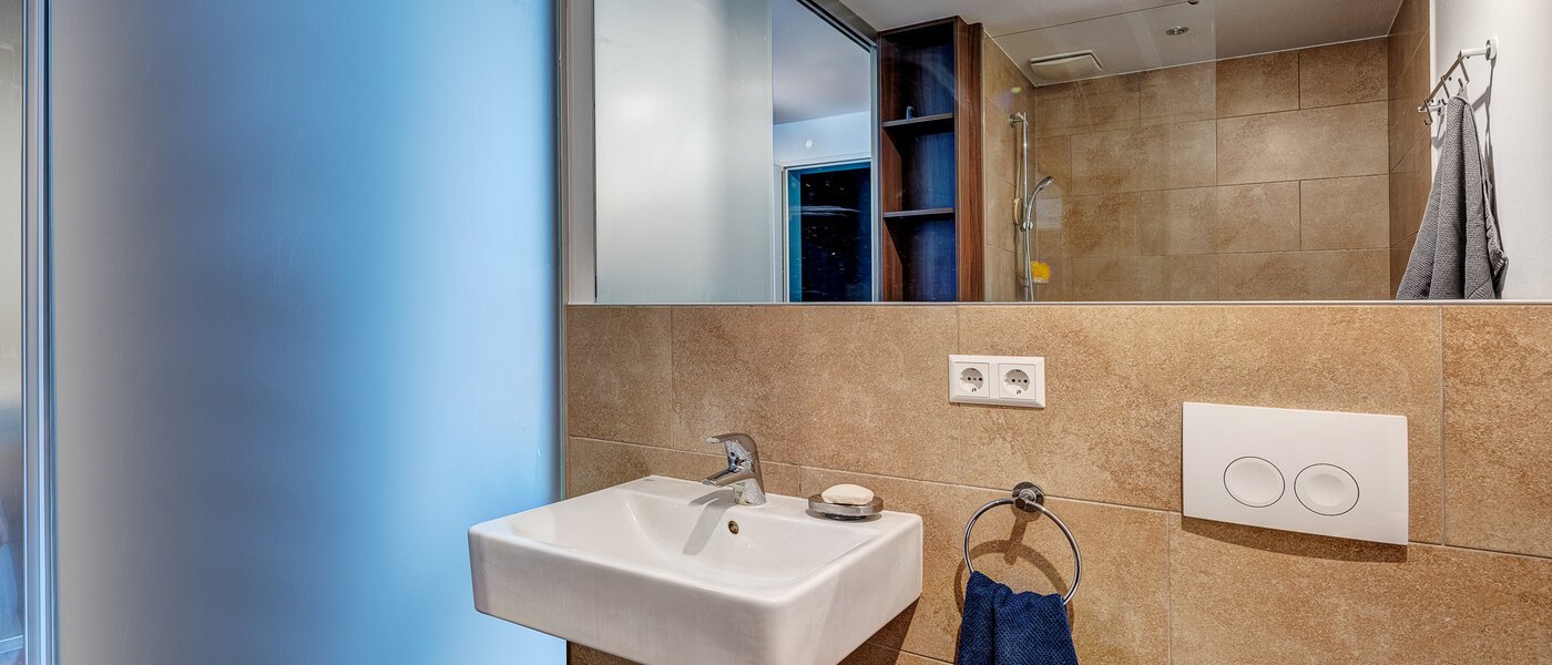 Dachgeschosswohnung München Ludwigsvorstadt 01 Badezimmer 12778