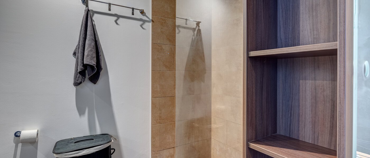 Dachgeschosswohnung München Ludwigsvorstadt 04 Badezimmer 12778