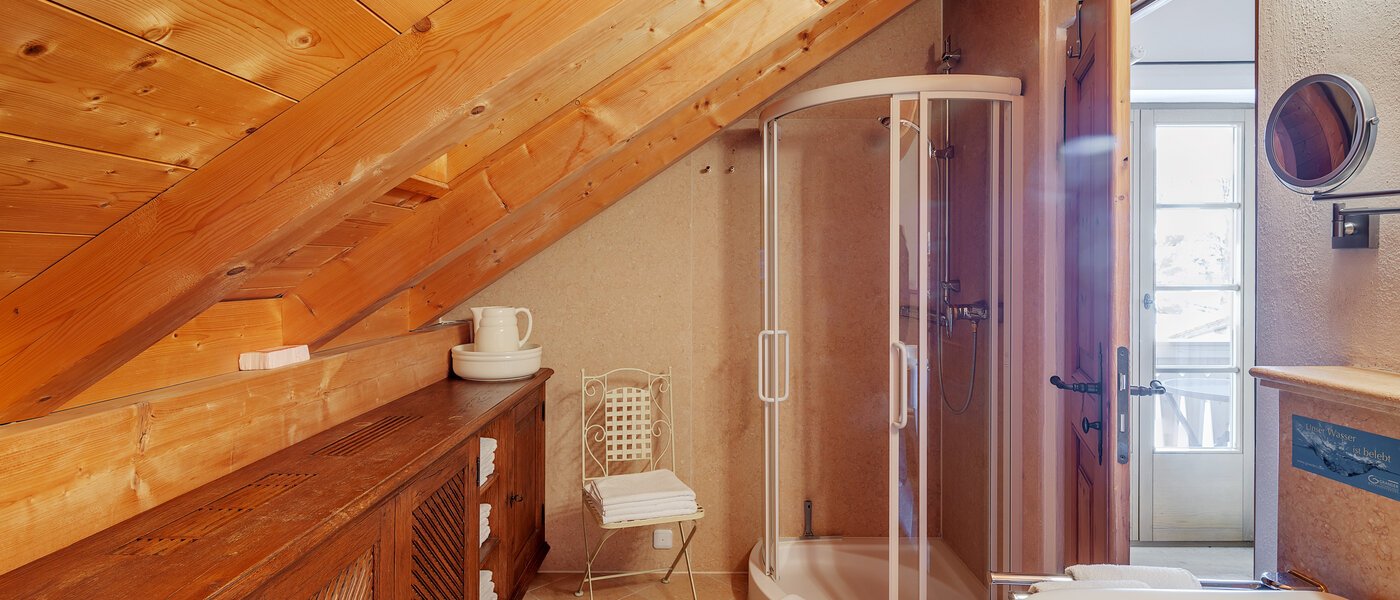 Dachgeschosswohnung Bad Heilbrunn 01 Badezimmer 12824