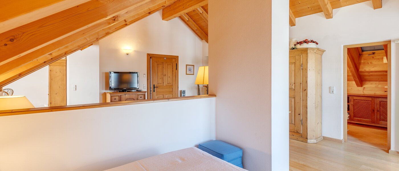 Dachgeschosswohnung Bad Heilbrunn 04 Schlafbereich 12824