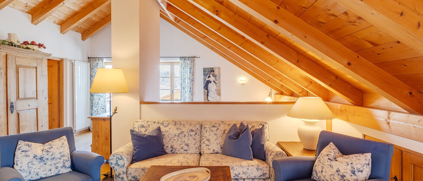 Dachgeschosswohnung Bad Heilbrunn 02 Wohnbereich 12824