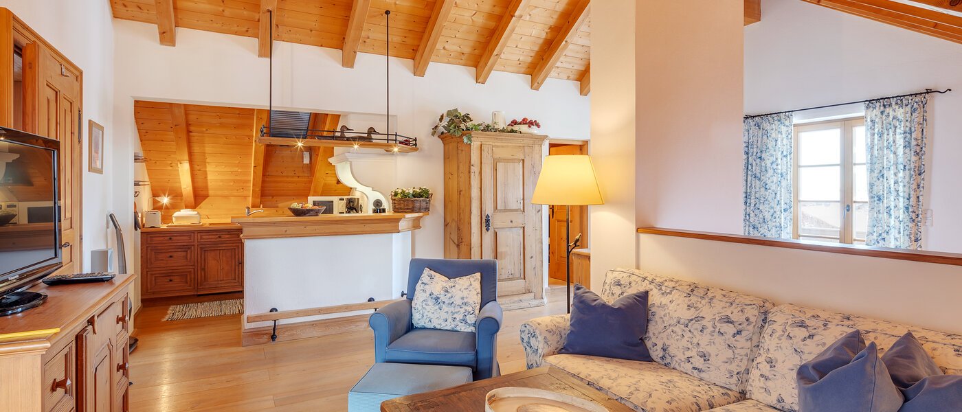 Dachgeschosswohnung Bad Heilbrunn 03 Wohnbereich 12824