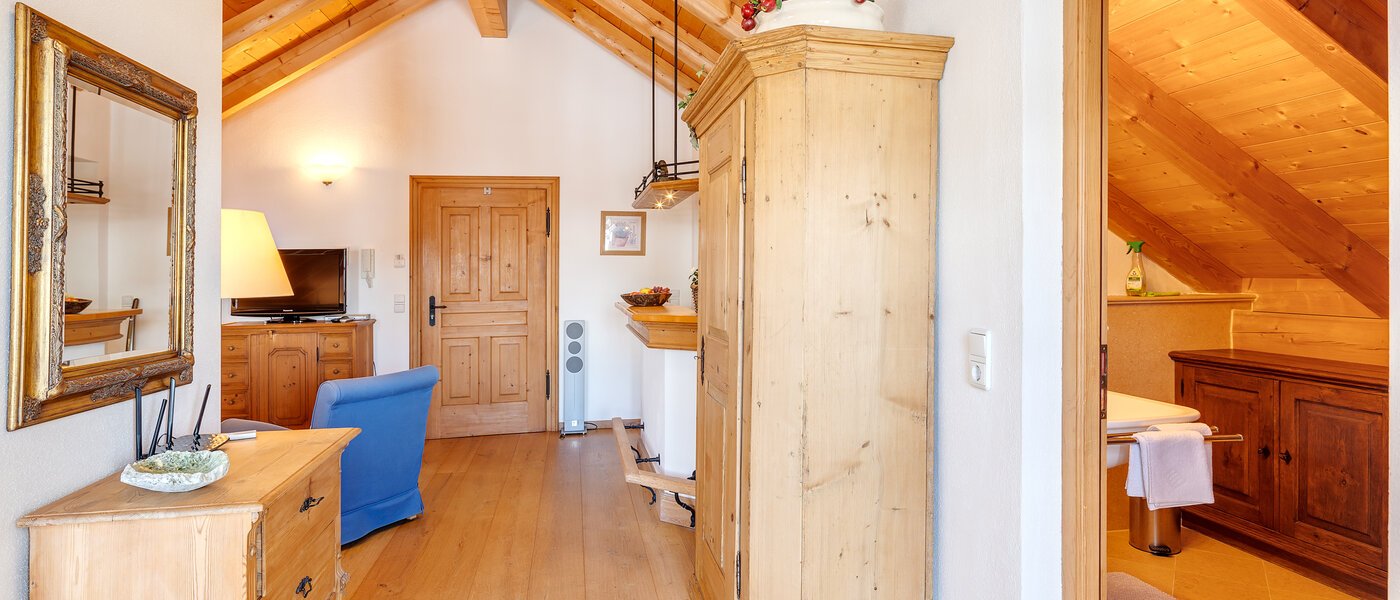 Dachgeschosswohnung Bad Heilbrunn 05 Wohnbereich 12824