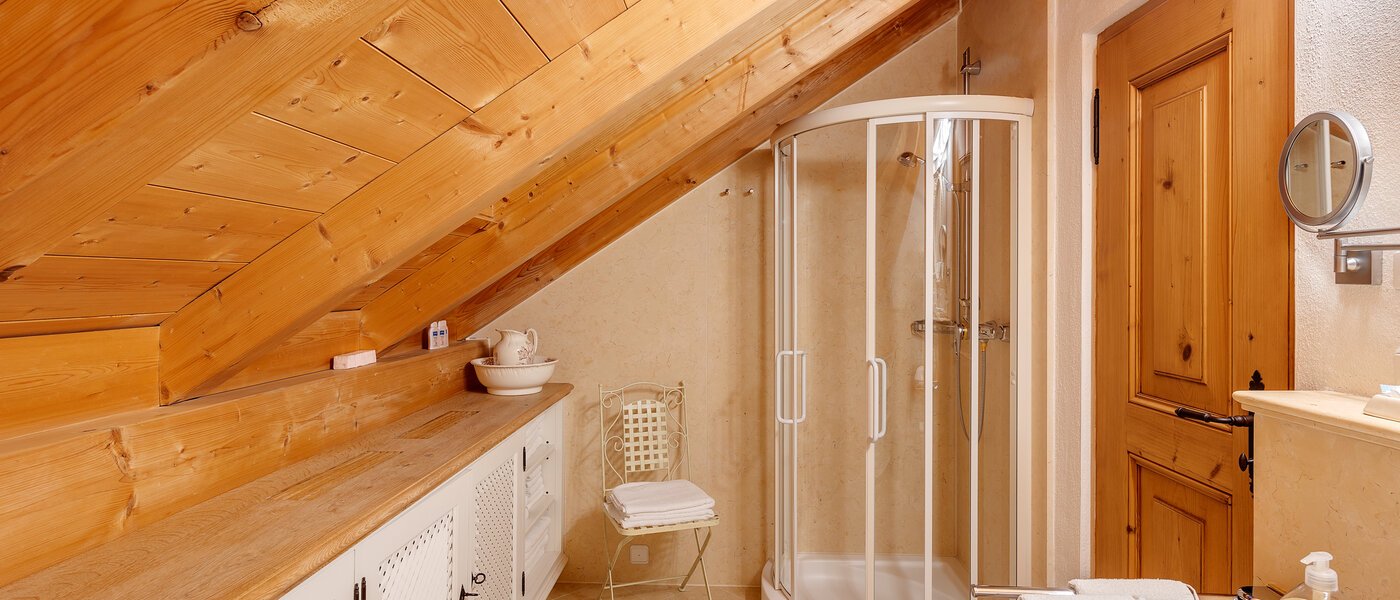 Dachgeschosswohnung Bad Heilbrunn 01 Badezimmer 12826