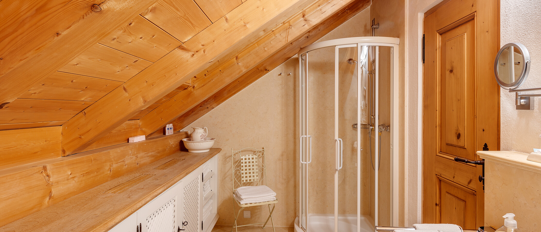 Dachgeschosswohnung Bad Heilbrunn 01 Badezimmer 12826