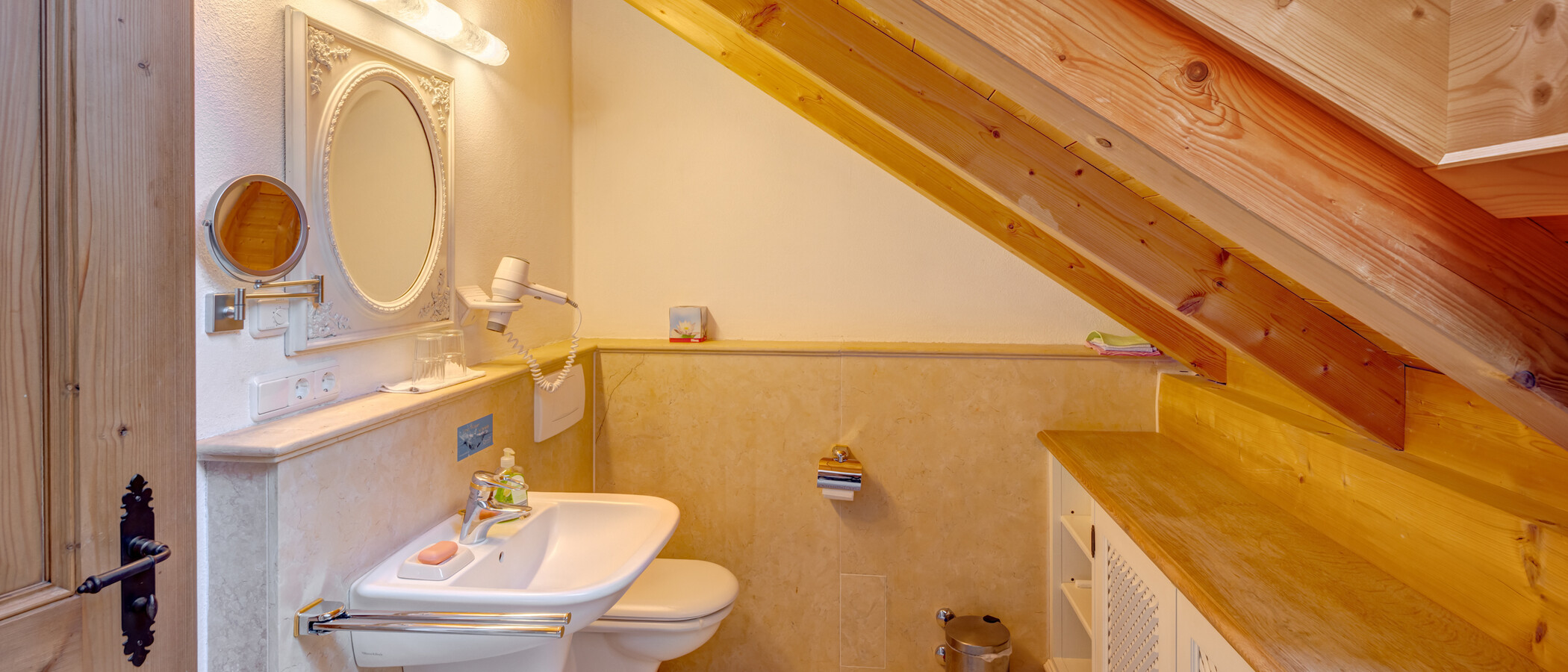 Dachgeschosswohnung Bad Heilbrunn 02 Badezimmer 12826