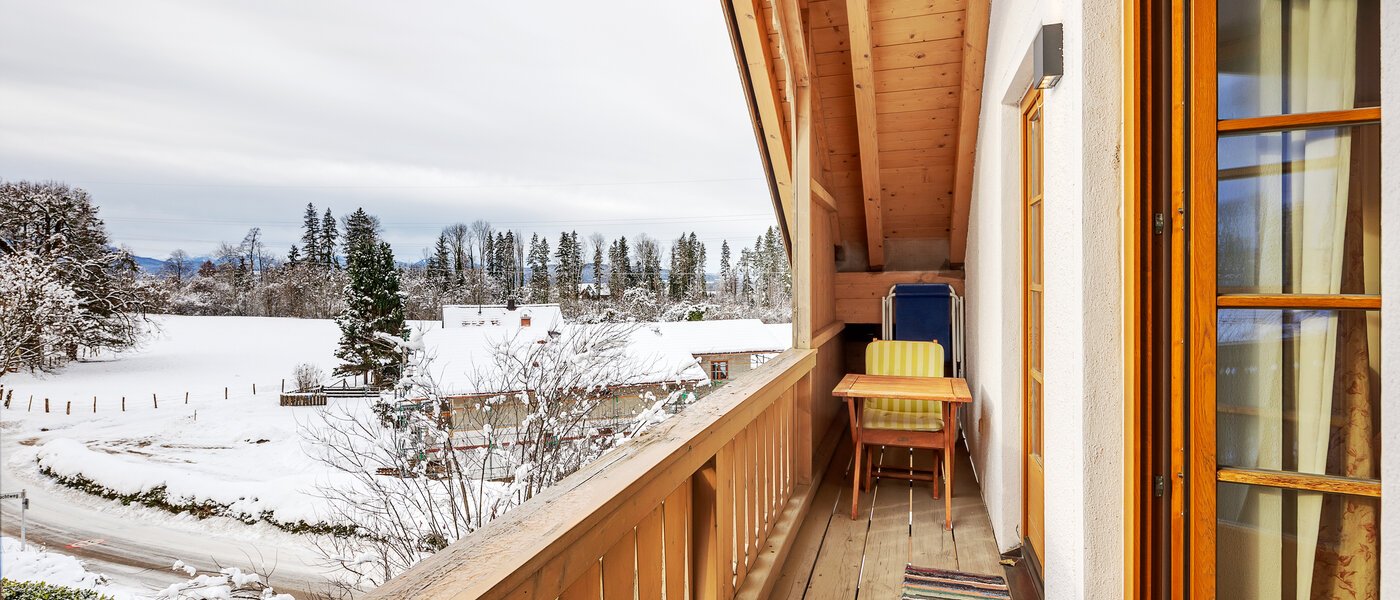 Dachgeschosswohnung Bad Heilbrunn 01 Balkon 12826