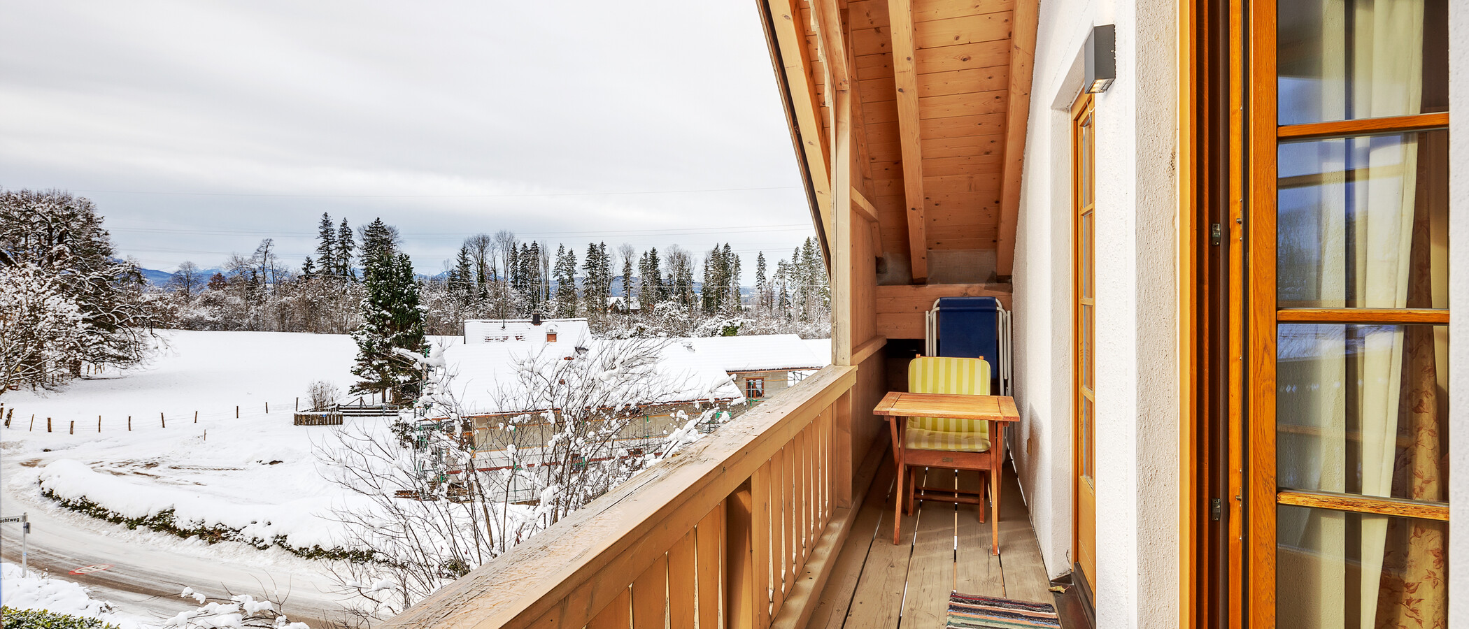 Dachgeschosswohnung Bad Heilbrunn 01 Balkon 12826