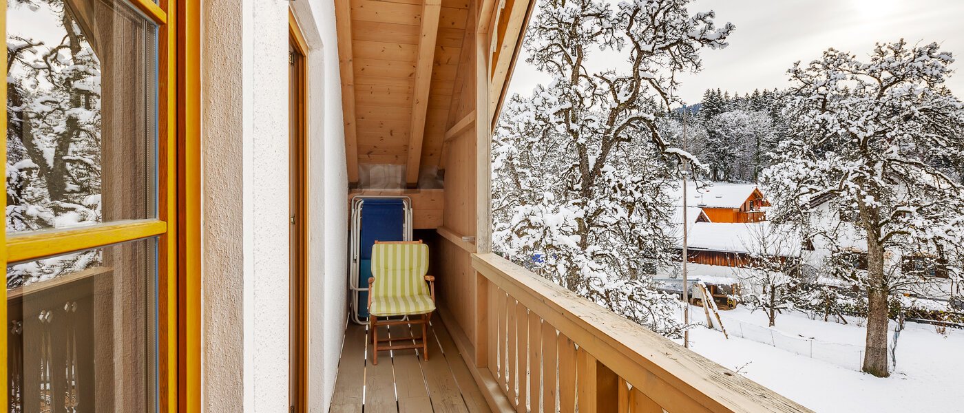 Dachgeschosswohnung Bad Heilbrunn 02 Balkon 12826