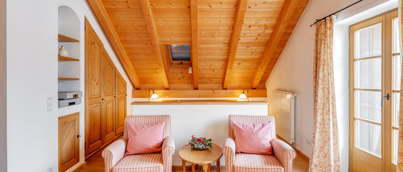 Dachgeschosswohnung Bad Heilbrunn 04 Schlafbereich 12826