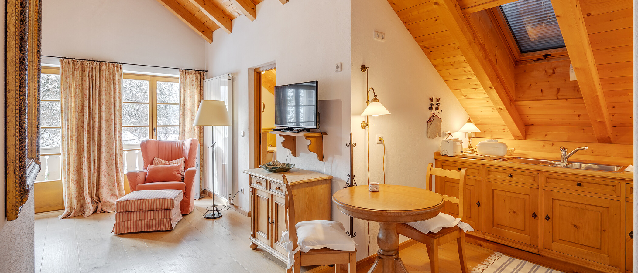Dachgeschosswohnung Bad Heilbrunn 01 Wohnbereich 12826