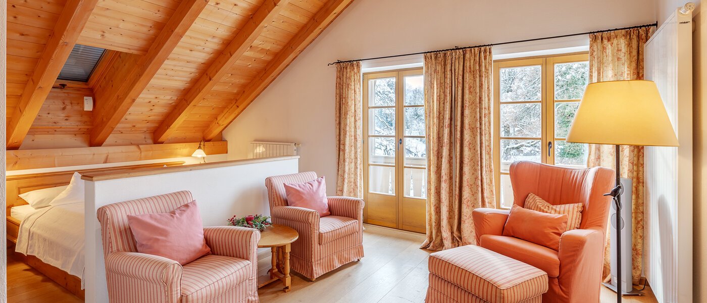 Dachgeschosswohnung Bad Heilbrunn 02 Wohnbereich 12826