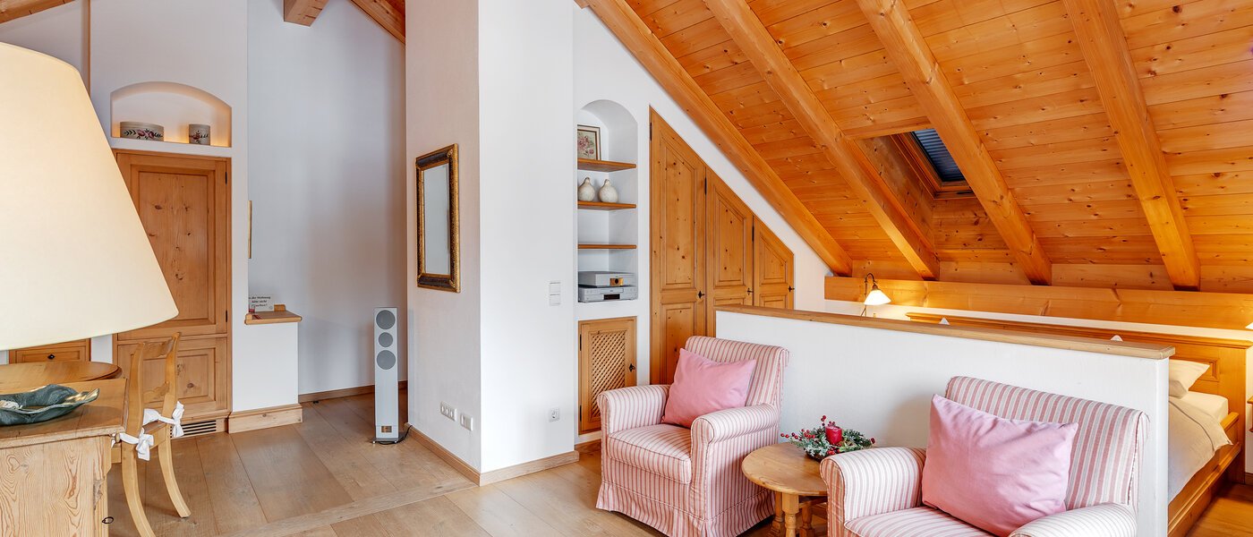 Dachgeschosswohnung Bad Heilbrunn 03 Wohnbereich 12826