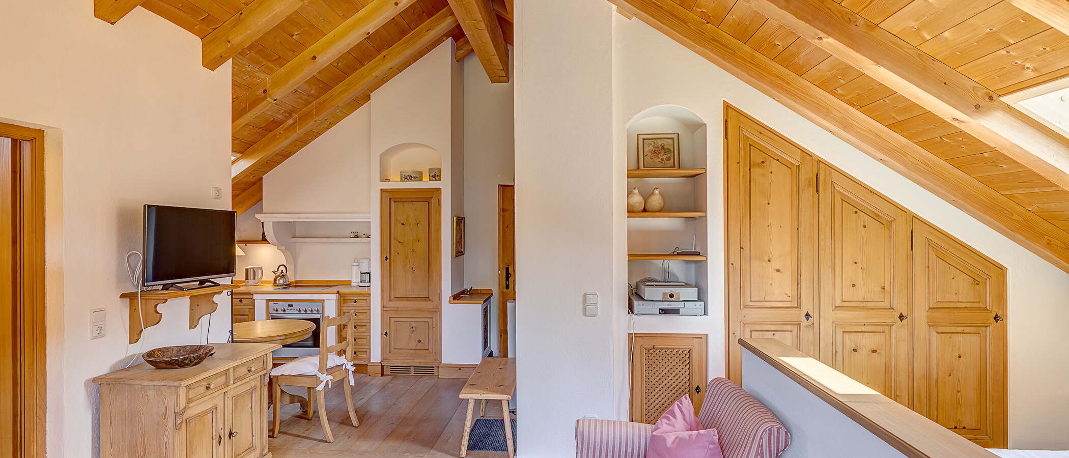 Dachgeschosswohnung Bad Heilbrunn 03 Wohnbereich 12826