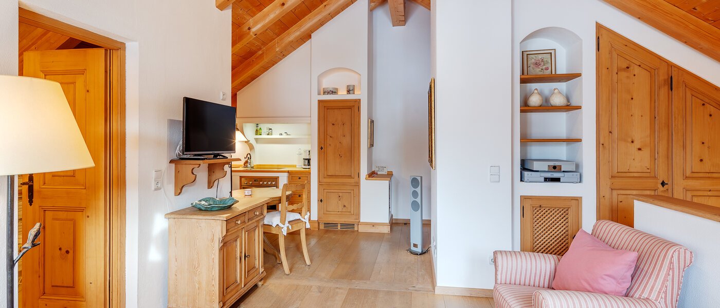 Dachgeschosswohnung Bad Heilbrunn 04 Wohnbereich 12826