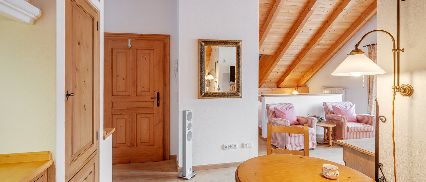 Dachgeschosswohnung Bad Heilbrunn 05 Wohnbereich 12826