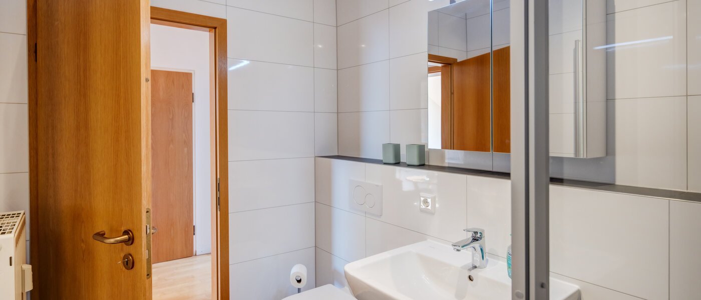 Dachgeschosswohnung München Obermenzing 02 Badezimmer 12904