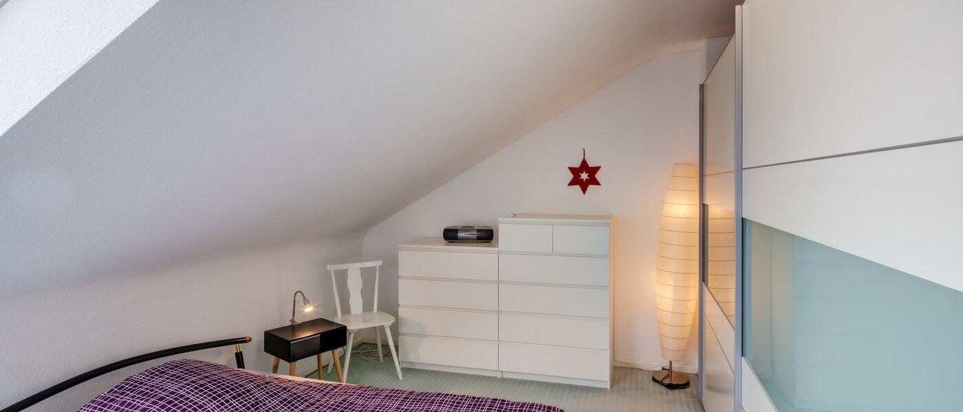 Dachgeschosswohnung München Obermenzing 02 Schlafzimmer 12904