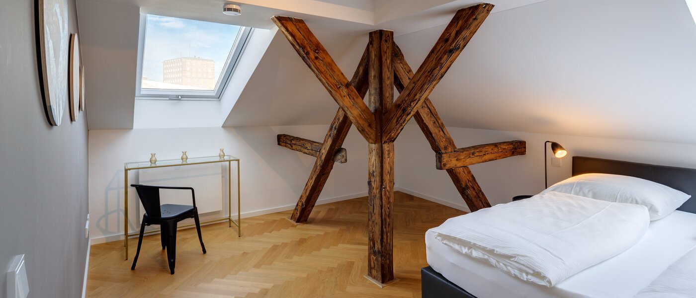 Dachgeschosswohnung München Isarvorstadt 02 1. Schlafzimmer 12963