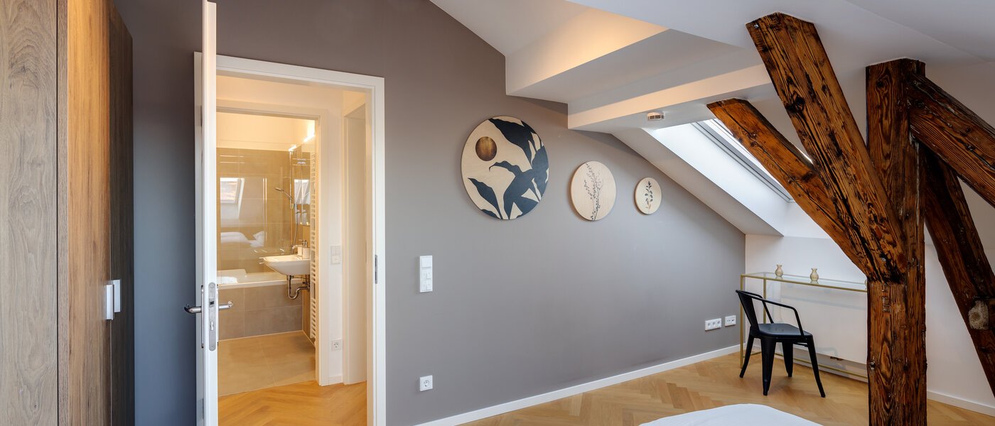 Dachgeschosswohnung München Isarvorstadt 04 1. Schlafzimmer 12963