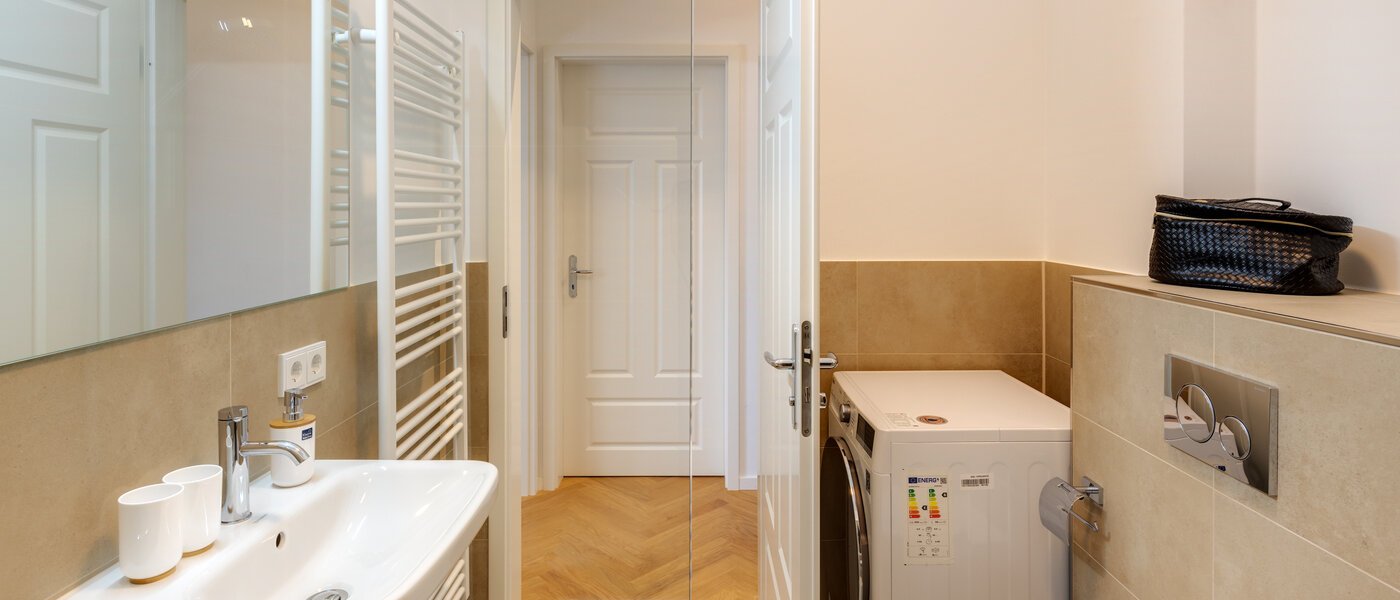 Dachgeschosswohnung München Isarvorstadt 04 1. Badezimmer 12963