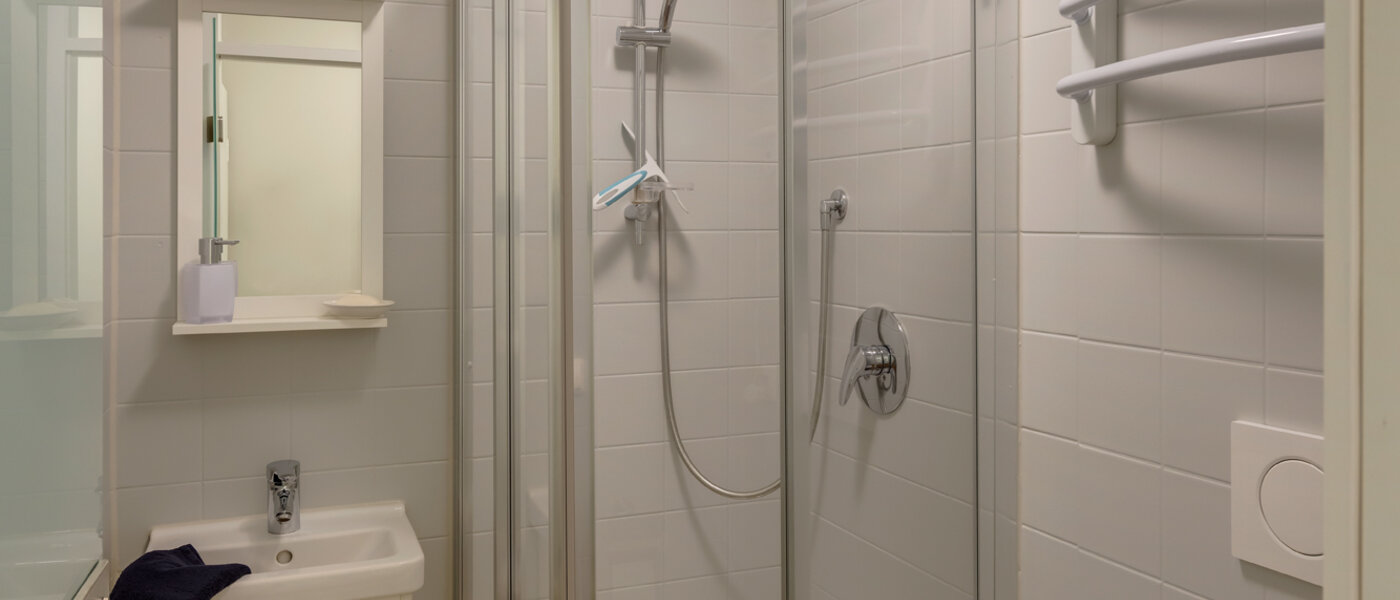 Wohnung München Solln 01 2. Badezimmer 12995
