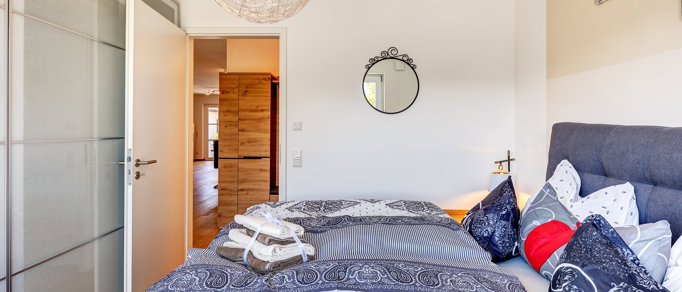 Wohnung Bad Wiessee 03 1. Schlafzimmer 13104