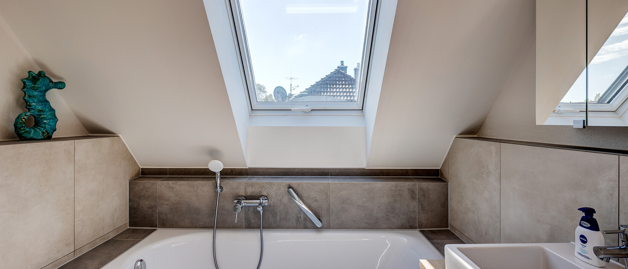 Dachgeschosswohnung München Trudering 02 Badezimmer 13137