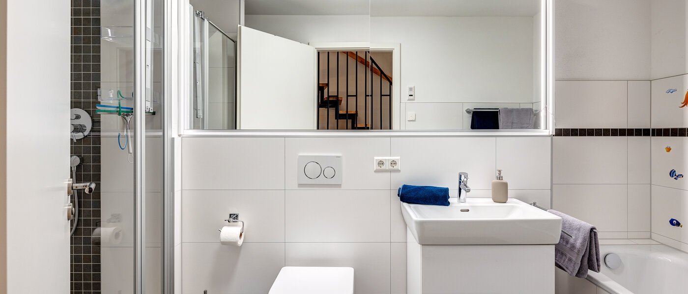 Reihenmittelhaus München Altperlach 01 1. Badezimmer 13172