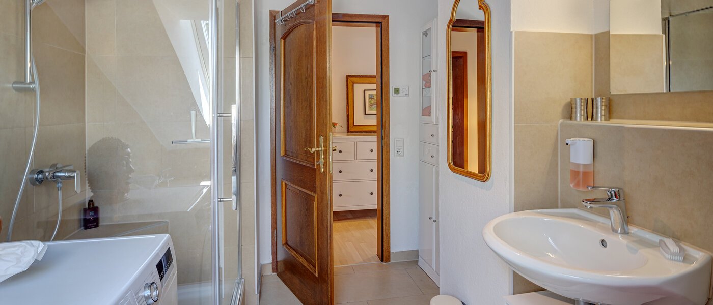 Dachgeschosswohnung Inning am Ammersee 02 Badezimmer 13224